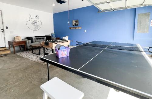Donelson House | Near Opry Broadway 3br Game Room Sleeps10