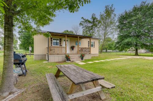 Winnie House | Near Parks and Lakes Pet-Friendly Winnie Cottage