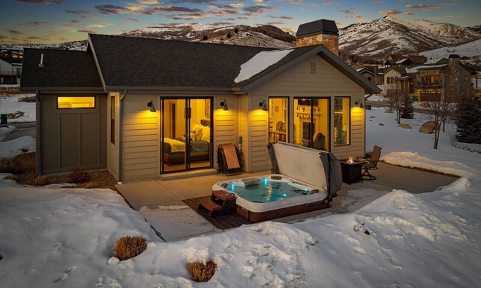 Wolf Creek House | Near Powder Mtn & Snowbasin | Hot Tub + Arcades!