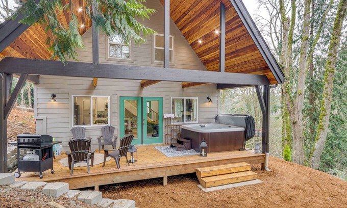 Longview Heights Cottage | Near Rivers & Boating: Home w/Hot Tub in Longview