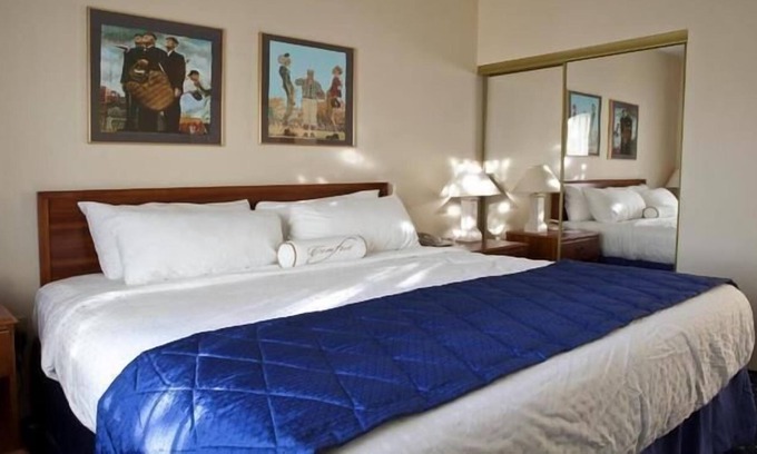 Mishawaka House | Near Studebaker National Museum & Notre Dame, Mini-Golf