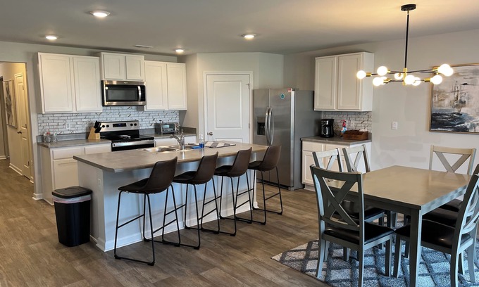 Leland House | Near Wilmington, NC – Beaches, Shops & Fun Just Minutes Away!
