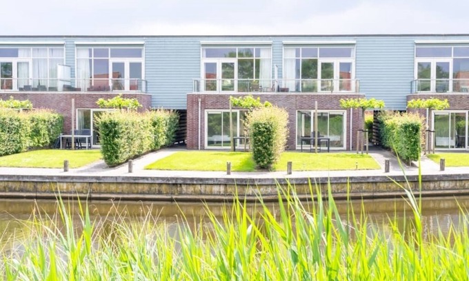 Oude-Tonge House | Neat island house with beautiful view, for larger groups, it is ideal to rent in combination with th