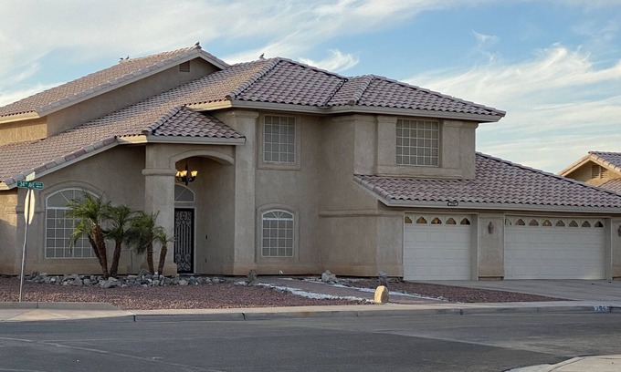 Yuma House | Neighborhood, Shopping, Sand Dunes, Colorado River, Hunters' dream.