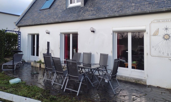 Ploudalmezeau Villa | Neo-Breton house on a dune 100 m from the beach.