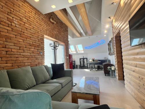 Csopak Apartment | NEON Apartman Csopak Balaton, large botanical garden, bicycles, pet&family friendly, outside kitchen,