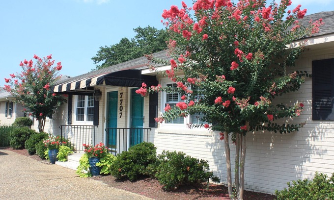 Northeast Virginia Beach House | Neptune's Retreat - A Dog Friendly North End Beach Cottage Duplex
