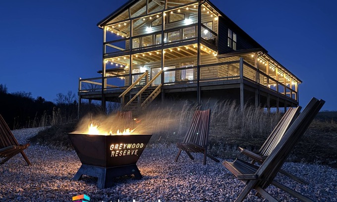 Rogers Cabin | Nerf Blasters | Arcades | Hot Tub | King Beds