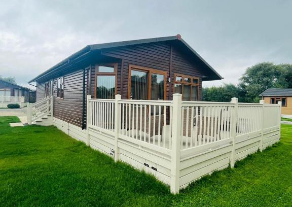 Malton House | Ness Lodge with Hot Tub