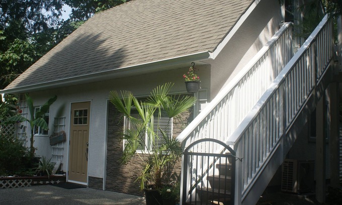 Regional District of Nanaimo Cottage | Nesting Ravens Cottage