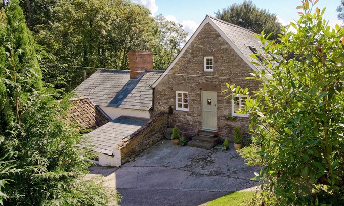 Blakeney Cottage | Nestling in an historic hamlet on the edge of the Forest of Dean and close by the River Severn.