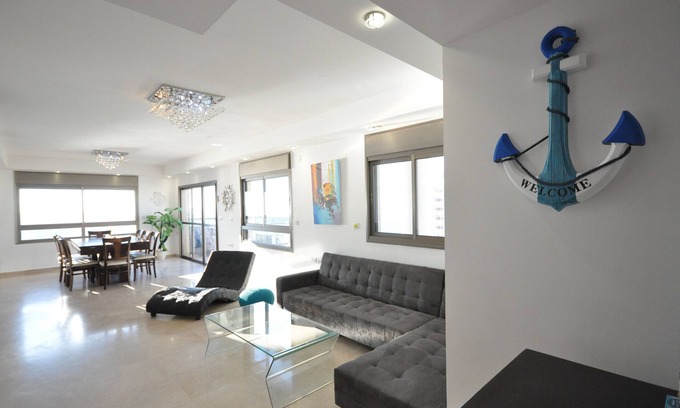 Netanya Apartment | Netanya Homey 3BR Sea-View Living