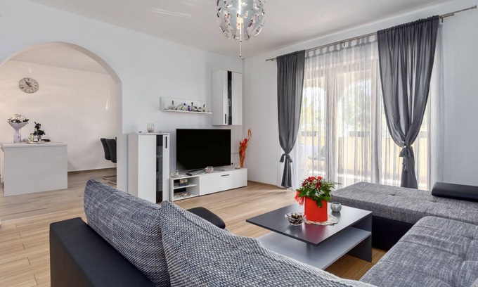 Zbandaj Apartment | New 105m2 apartment in Porec