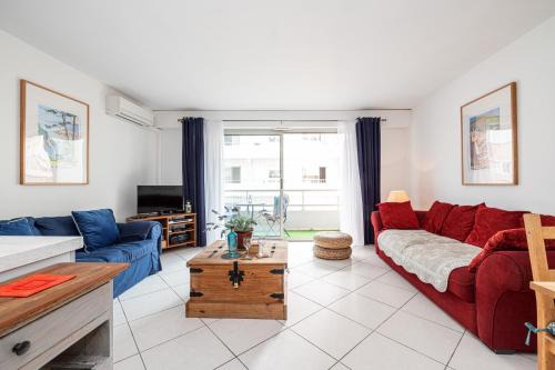 Antibes Old Town Apartment | NEW 2 bed apt in Antibes, 5 min walk to the Beach