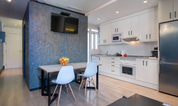 El Camp de l'Arpa del Clot Apartment | New 2 Bedroom near Sagrada Familia