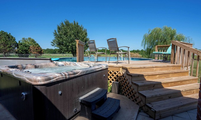 Lexington House | New! 2 Homes In One Family Retreat Near Norman With Large Pool And Hot Tub