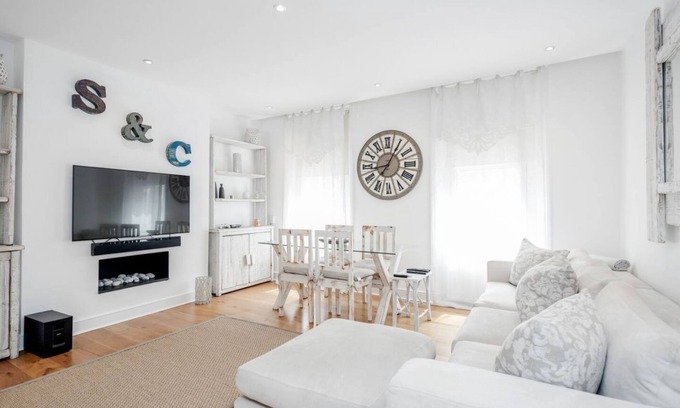 Abingdon Apartment | New 2Bed with Air Con in Kensington