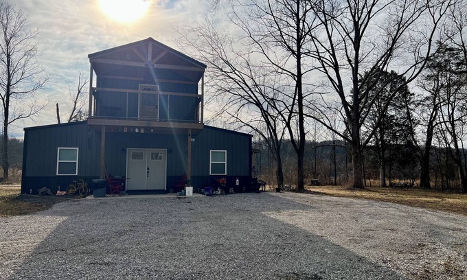 Burnside House | New 3-bedroom Barndo with fiberWiFi, in tranquil Burnside near Lake Cumberland