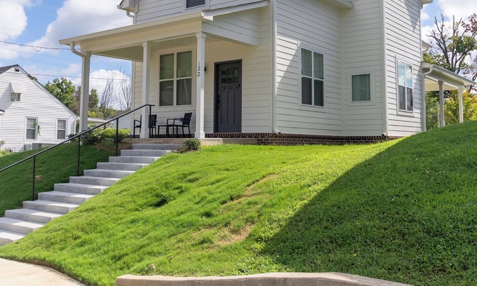 Jackson House | New - 3 Bedroom Downtown Escape