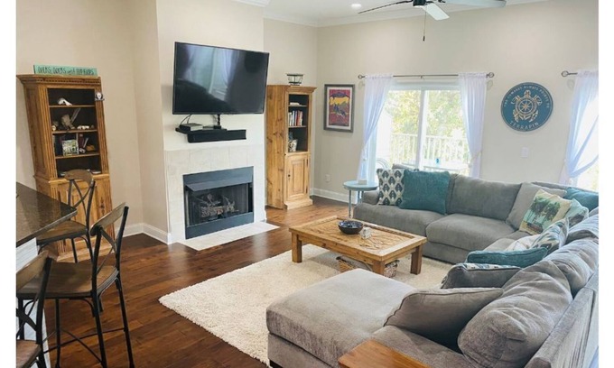 Charleston County House | New 3 BR Townhouse, 2 miles from Downtown Folly