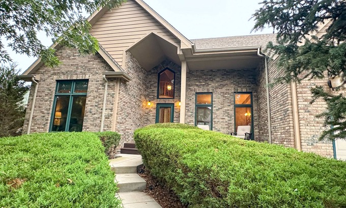 Rapid City House | NEW! 4-Bedroom Executive Estate in the Hart of the Black Hills