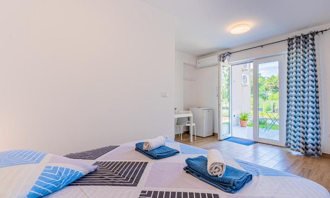 Cres House | New 4 star Room M&A in town Cres