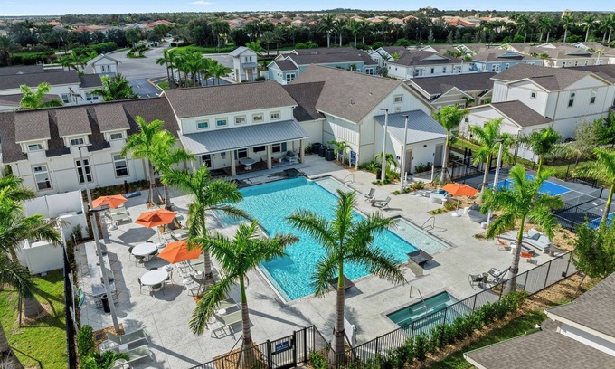 Port Saint Lucie House | New 5 Star home with Heated Pool/BBQ/minutes HCA Hospital/Cleveland clinic.