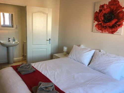 Andover House | New and Comfortable with Parking