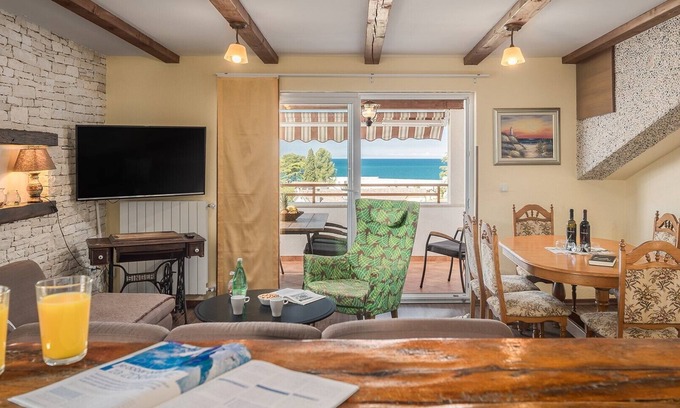 Spadici Apartment | New and modern stylish apartment with 3 bedrooms in one of the best locations in Porec, close to the beach and with sea view