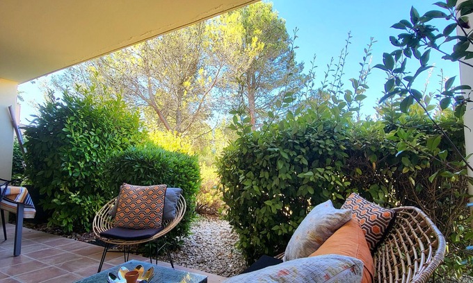 Saumane-de-Vaucluse Apartment | New apartment in top-of-the-range residence: swimming pool, tennis court, golf