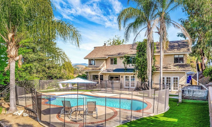 Agoura Hills House | New! Beautiful King Size + Pool + Spa + Pool Table in Agoura Hills!