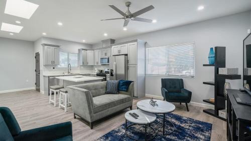 Hollywood House | New Beauty by AvantStay Modern Central Location