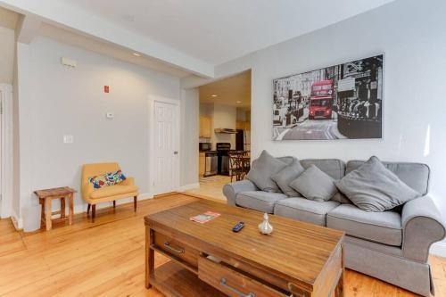 Dudley - Brunswick King Apartment | NEW! Boston Condo Near MBTA, 3Mi to Fenway! (U1)