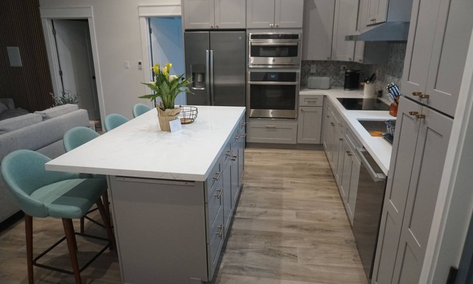 Live Oak House | New Build, 1-bedroom house with AC full-kitchen nestled in redwoods 5 M to beach
