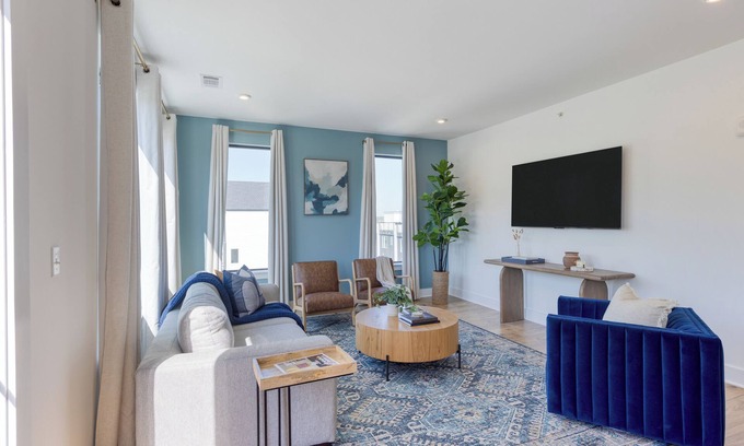 Nashville House | New Build Near Midtown, Germantown & Downtown Nashville Dining | Heights #305