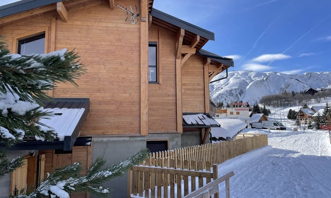 La Toussuire Ski Chalet | New chalet petite ourse in the center of town 105sqm