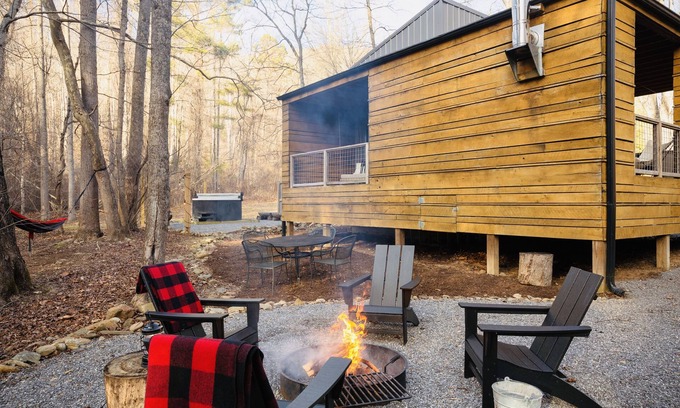 Asheville Cabin | New Cabin! Hot tub, fire pit, hiking, creekside, Uber downtown!