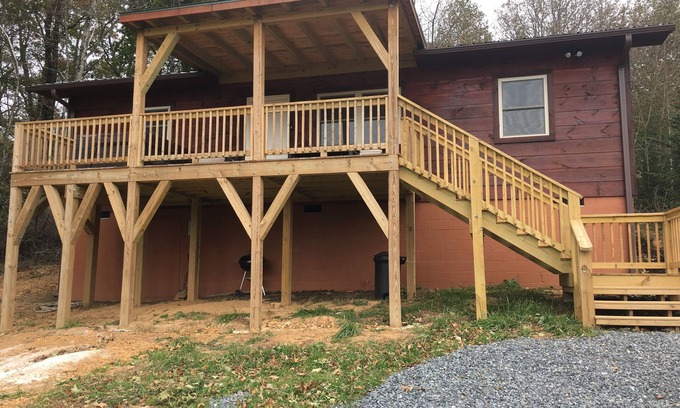 Spruce Pine Cabin | New Cabin on 12 Acres w/Hot Tub Right off the Blue Ridge Pkwy! Pastoral Bliss
