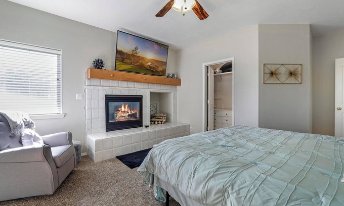 Twin Falls House | NEW! Canyon Trail Condo. Private. Full kitchen! π CANβT BEAT THIS LOCATION! π
