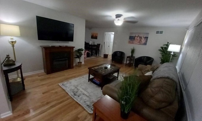 Racine House | New! Carefree! Pro Cleaned, Self Check In Sleeps 6