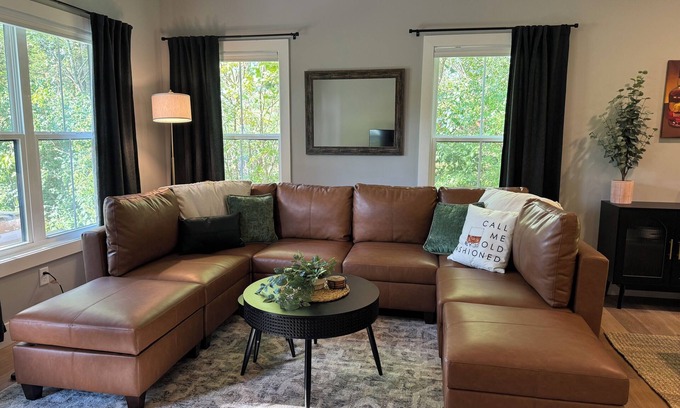 New Haven House | New Charming 2-bedroom house in enjoyable New Haven, 6 Miles from Bardstown!