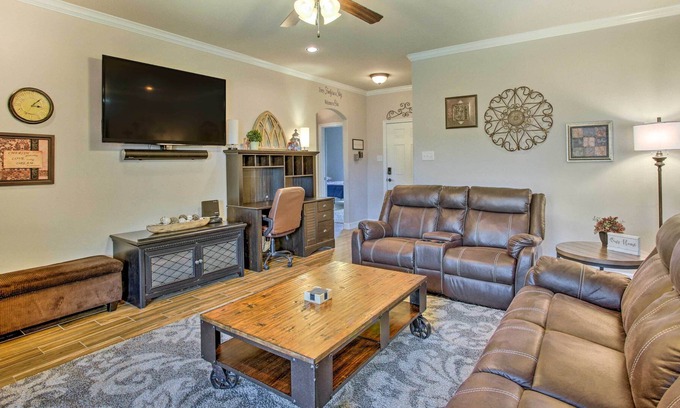 Greenville House | NEW! Charming Family Home ~ 25 Mi to Lake Tawakoni