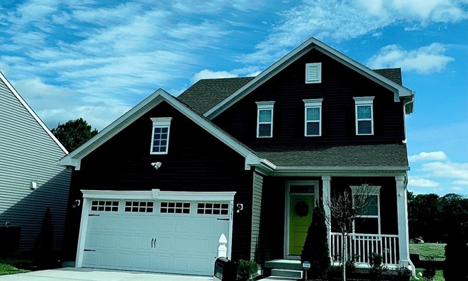 Delmar House | New Coastal Style 4-bedroom house in superb Delmar with TVs in all rooms, WiFi.