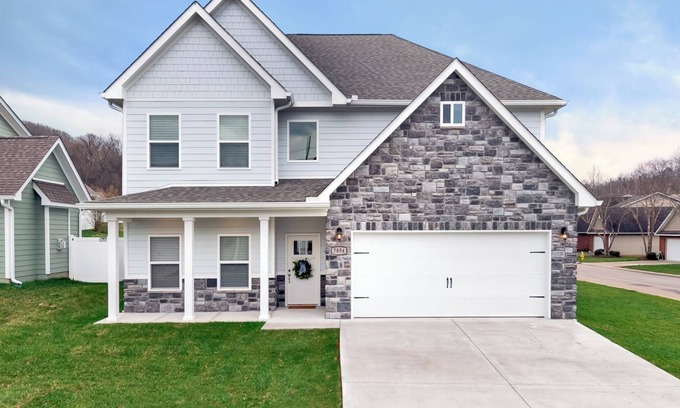 Karns House | New Construction with East Tn Decor, close to UT/Downtown/West Knoxville