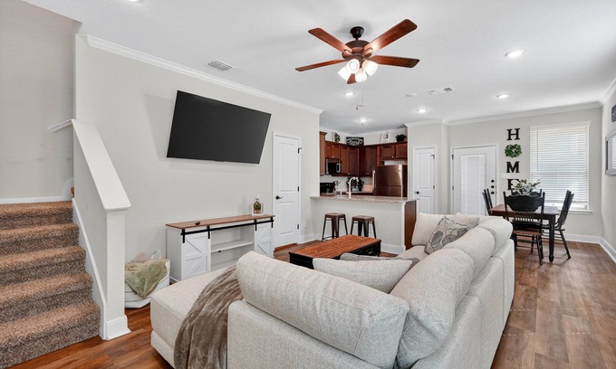 West San Antonio House | NEW! Cozy 3BR in Gated Community Near JBSA & SeaWorld