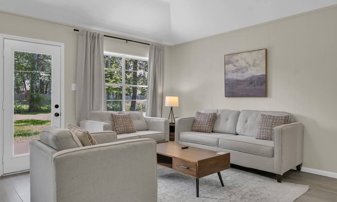 Grogan's Mill House | NEW! Cozy Single Story 3BR in The Woodlands | Pet Friendly, Yard, Workspace, Great Location