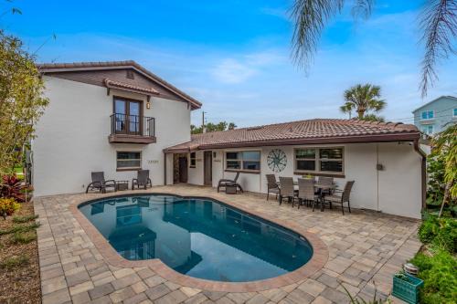 Colin Park House | New Dolce Vita Pool Across from Beach Access Walk to River Access Close to Flagler