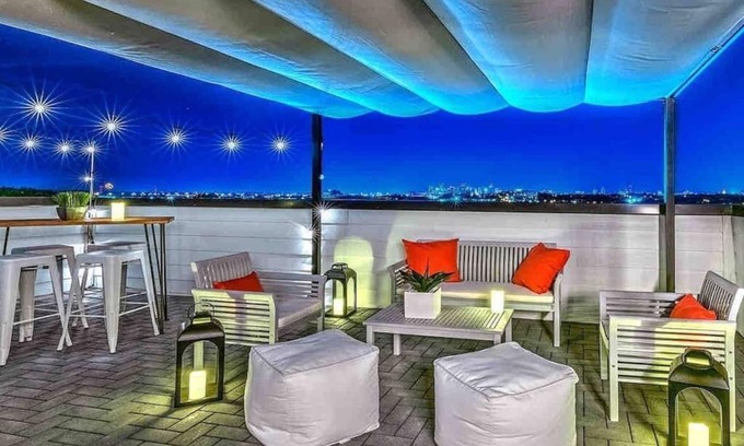 Haynes Area House | New Downtown Skyline Views 13 Beds! Rooftop Deck!