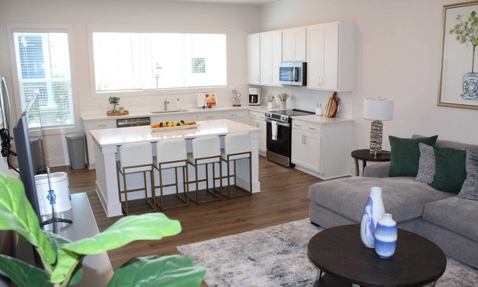 Chosewood Park House | New, EV Charger, Free Garage Parking, Outside Space, Pet Friendly, Near GA World Congress Center