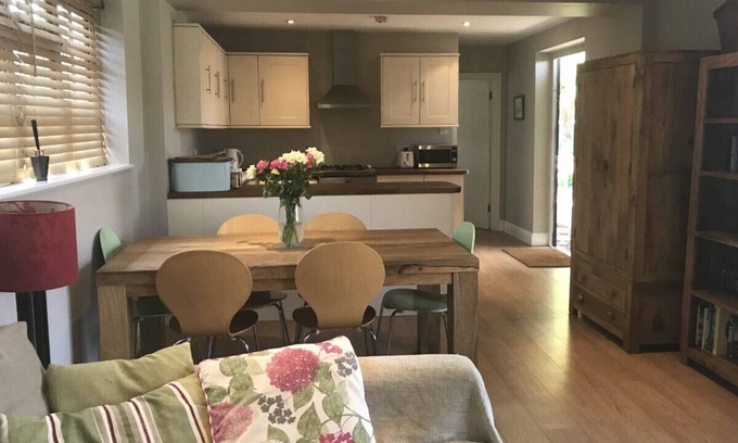 Fifield House | NEW - Fabulous location for families, converted stables, 5 mins to Legoland
